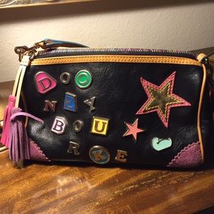 👜 Dooney & Burke Beauty 9L x 6 H x 5 w